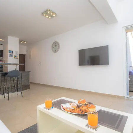 Mama * 罗戈兹尼察