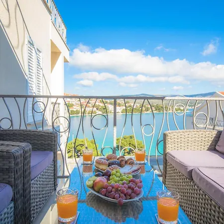 Mama * Rogoznica (Sibenik-Knin)