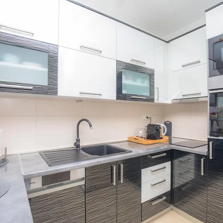 Mama 罗戈兹尼察